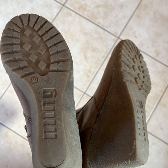 Brown suede boots - Picture 3 of 3